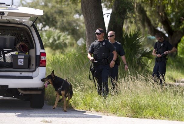 K-9 Officers Searching